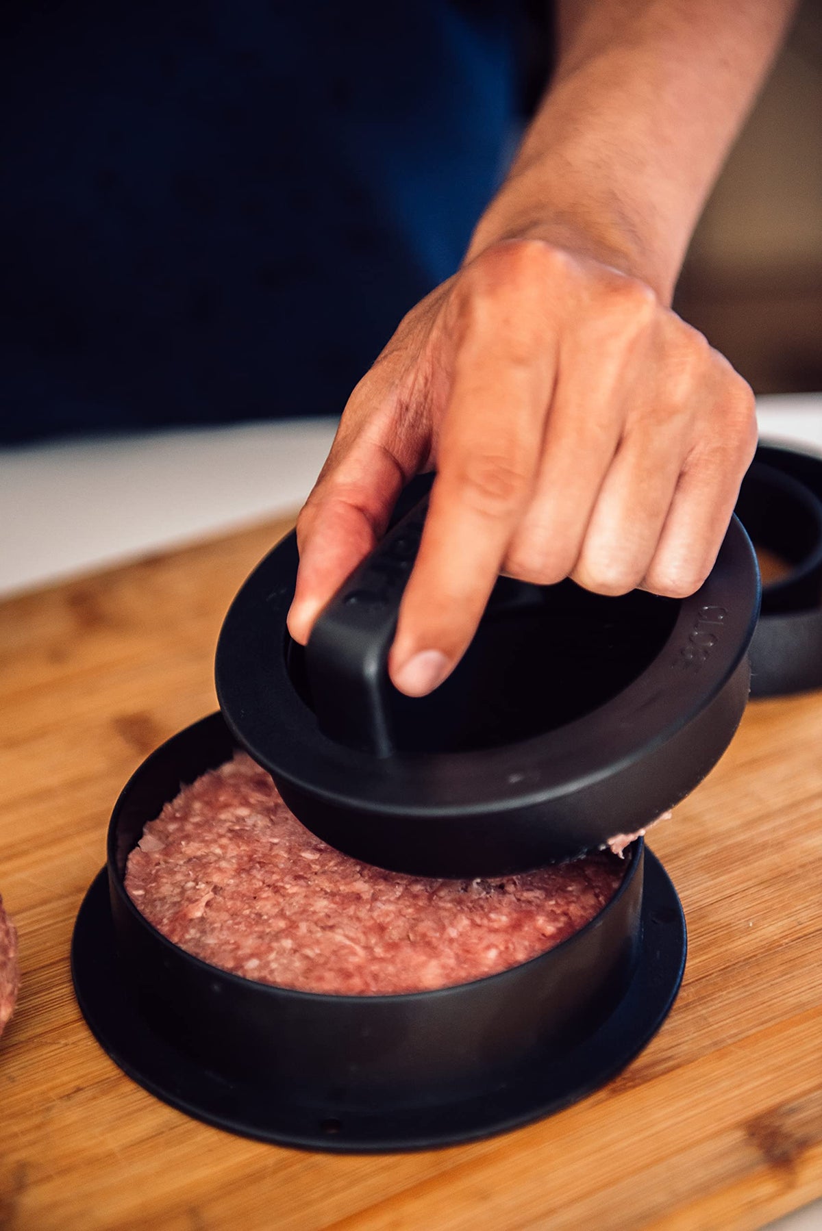 Cuisinart CSBP-200 final burger with restaurant-style appearance