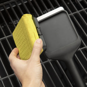 Cuisinart Grill Renew silicone outer frame adapts to grate contours for thorough scrubbing.