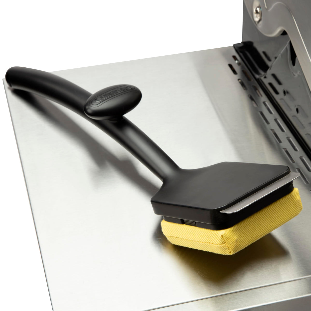 Cuisinart Grill Renew square design cleans between grates thoroughly.