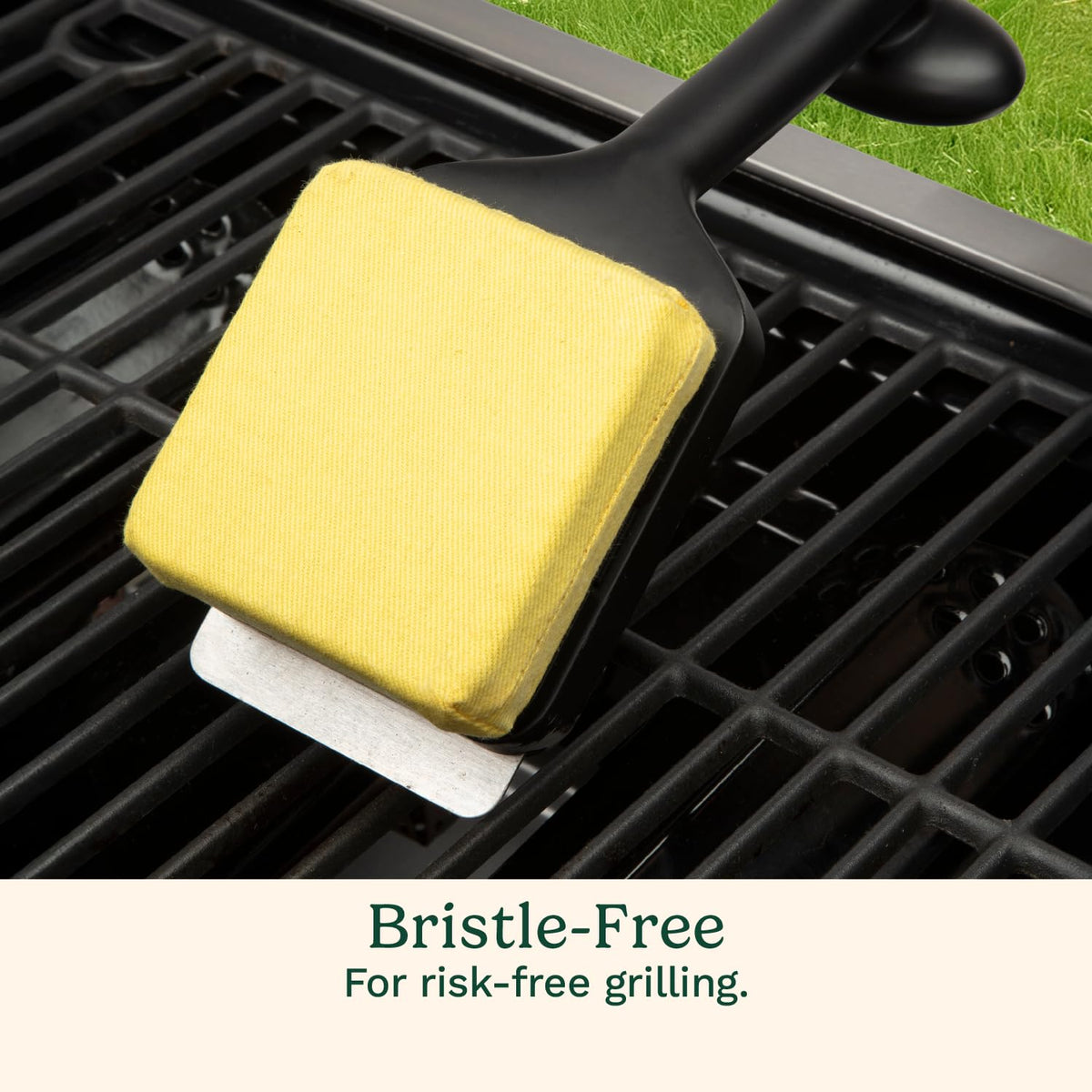 Cuisinart Grill Renew ergonomic handle provides power leverage while scrubbing.