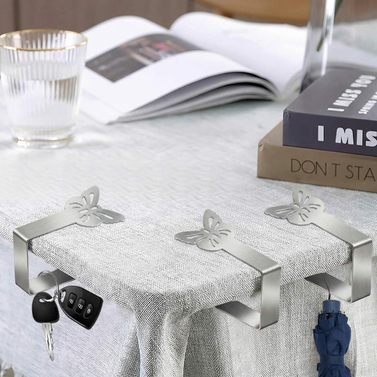 Cunglin easy to attach and remove tablecloth clip speeds setup and cleanup.