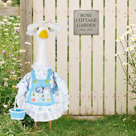 Cylanta 23-inch fit with flexible straps on a standard goose statue