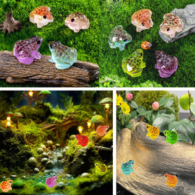 Dabshuyikk resin frogs suit glass containers and moss landscapes.