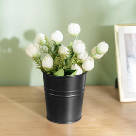 Dahey detachable hooks enable winter storage and indoor use.