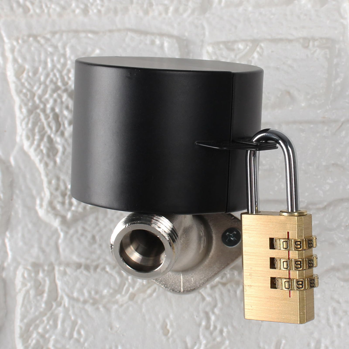 Dakekou water faucet lock prevents unauthorized outdoor water access.