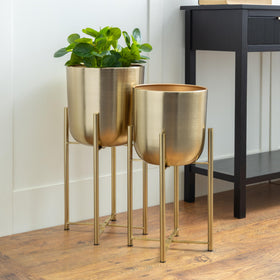 Deco 79 CosmoLiving dome-design planter for both indoor and outdoor spaces.
