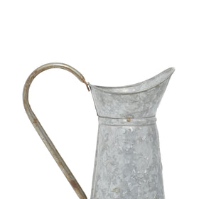 Deco 79 durable metal construction resists weather while preserving charm.
