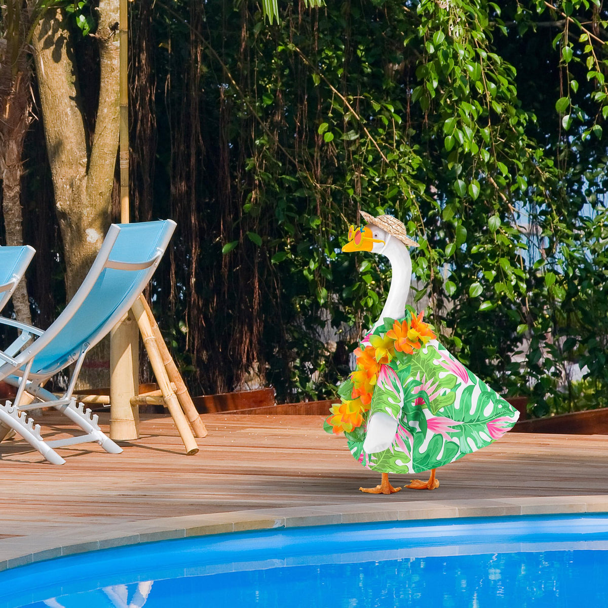 DECOHS summer lawn scene shows how the outfit livens decor.