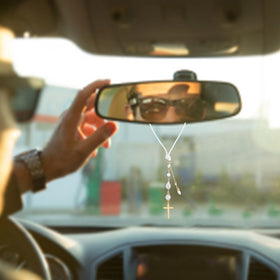 DELORIGIN cross suncatcher suitable for indoor and outdoor decorations with timeless charm