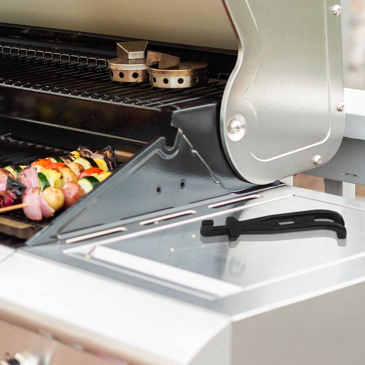 DELSbbq grate hook design simplifies lifting without tipping food.