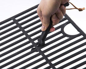 DELSbbq lifter suited for gas and charcoal grills ensuring safe lifting