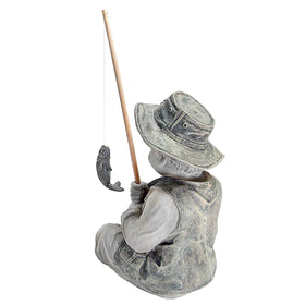 Design Toscano Frederic wood pole with dangling fish detail for whimsical decor.