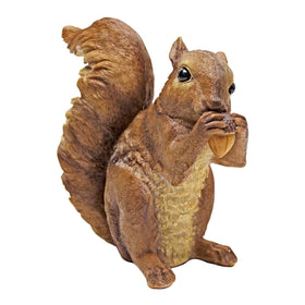 Design Toscano Chomper woodland squirrel statue, front view showing lifelike garden detail and realism.