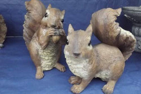 Design Toscano Chomper statue, side view highlighting compact size for patios and planters.