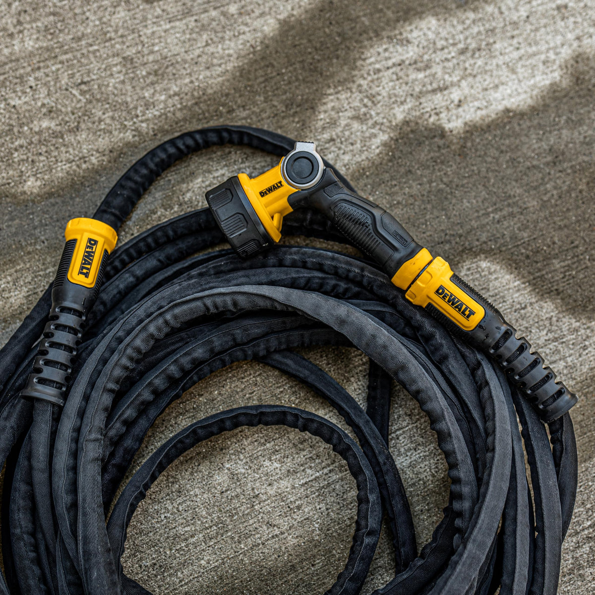 DEWALT secure connection with aluminum couplings supports quick hookups.