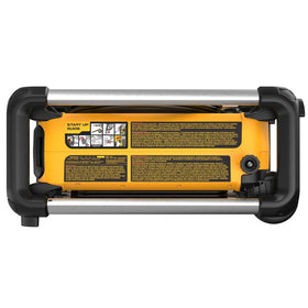 DEWALT PRS WTR 2100PSI vehicle washing with even spray coverage.