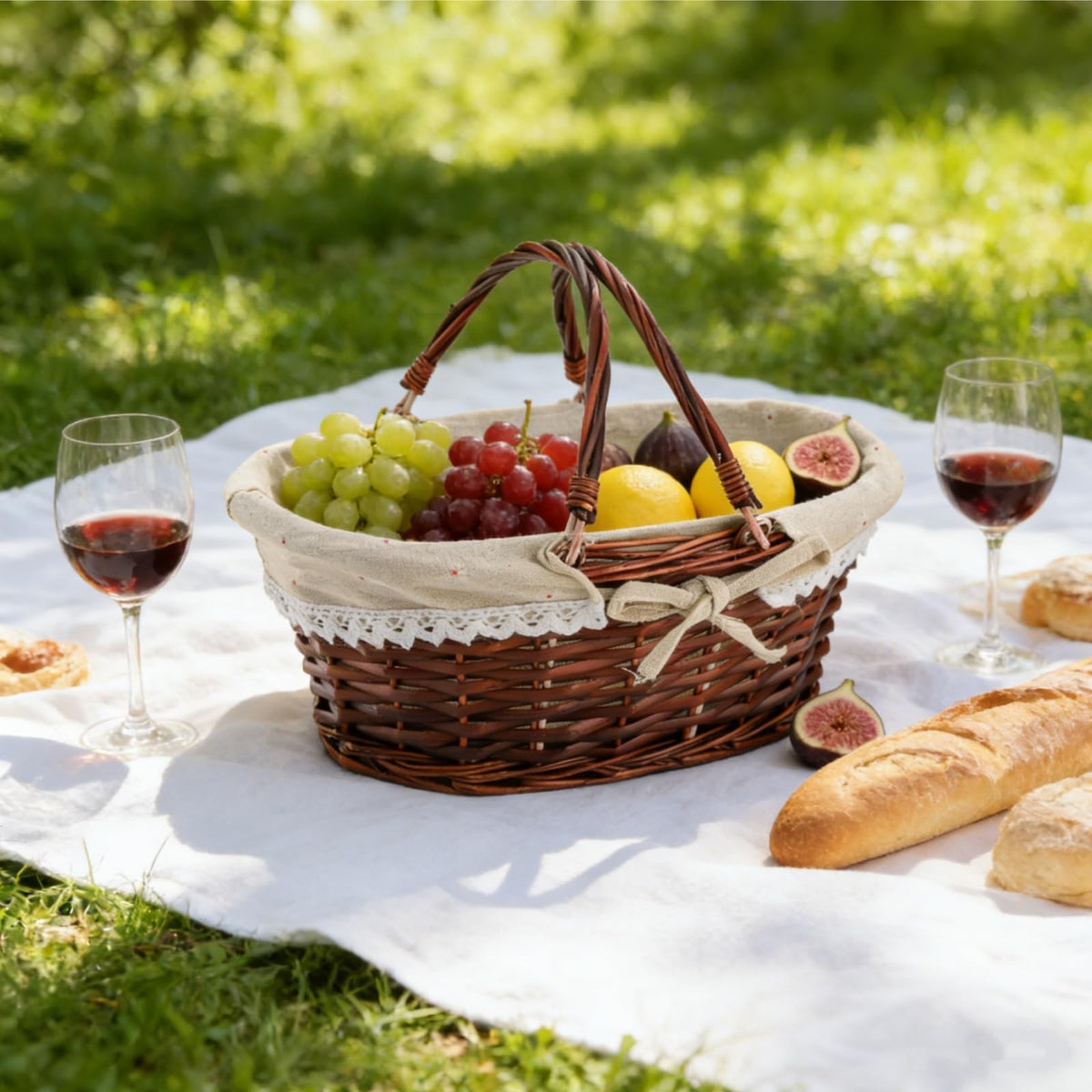 Dicunoy wicker basket with linen liner features floral pattern and easy cleaning.