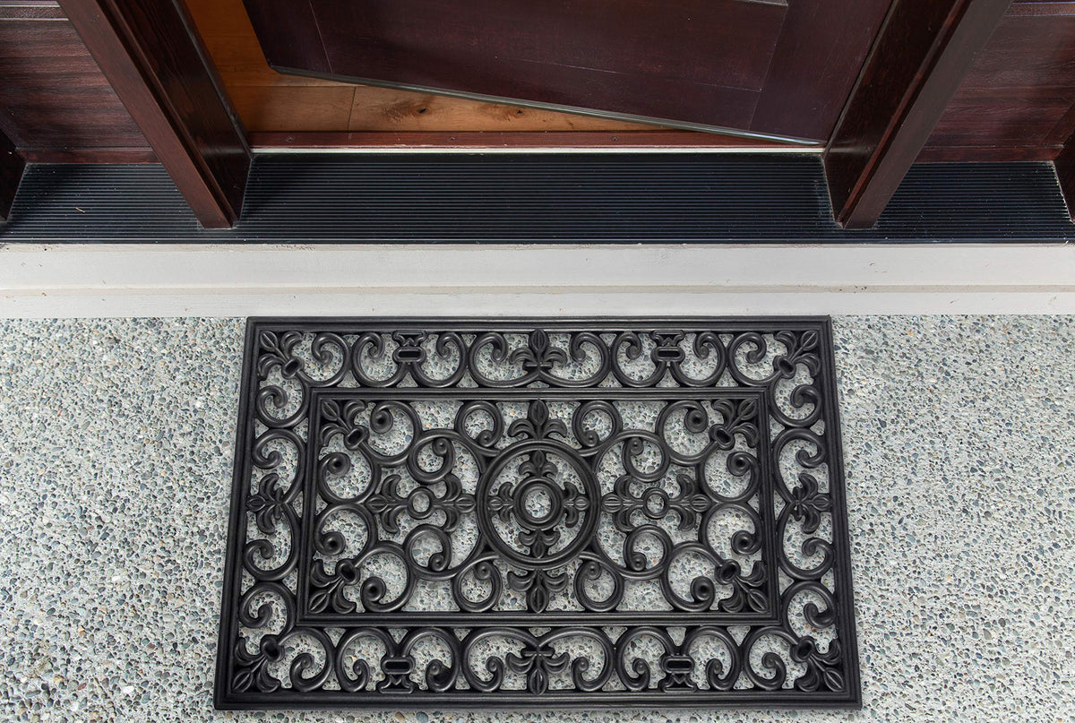 DII doormat close-up showing dirt-trapping surface for clean shoes.