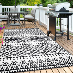 DiiKoo sustainable recycled polypropylene rug adds soft outdoor comfort