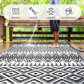 DiiKoo UV-stabilized polypropylene rug resists fading in sun and rain.