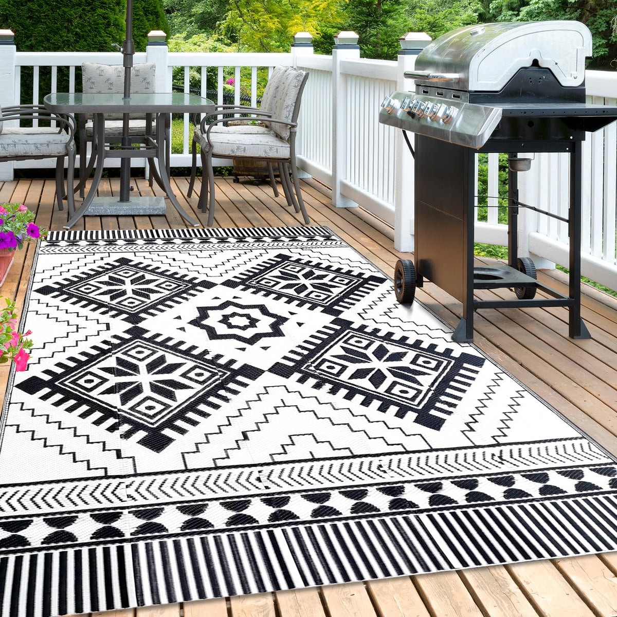 Eco-friendly recycled polypropylene offers soft, comfortable outdoor lounging.