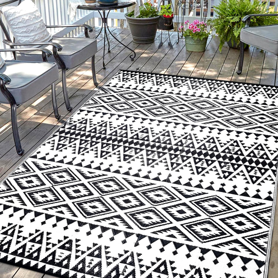 DiiKoo waterproof outdoor rug with Bohemia reversible pattern for patios and decks.