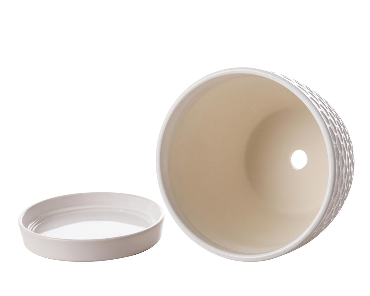 Docrin ceramic pots include removable saucers to protect surfaces from spills.