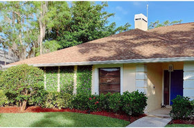 DOEWORKS faux ivy fence blends indoor and outdoor décor beautifully.