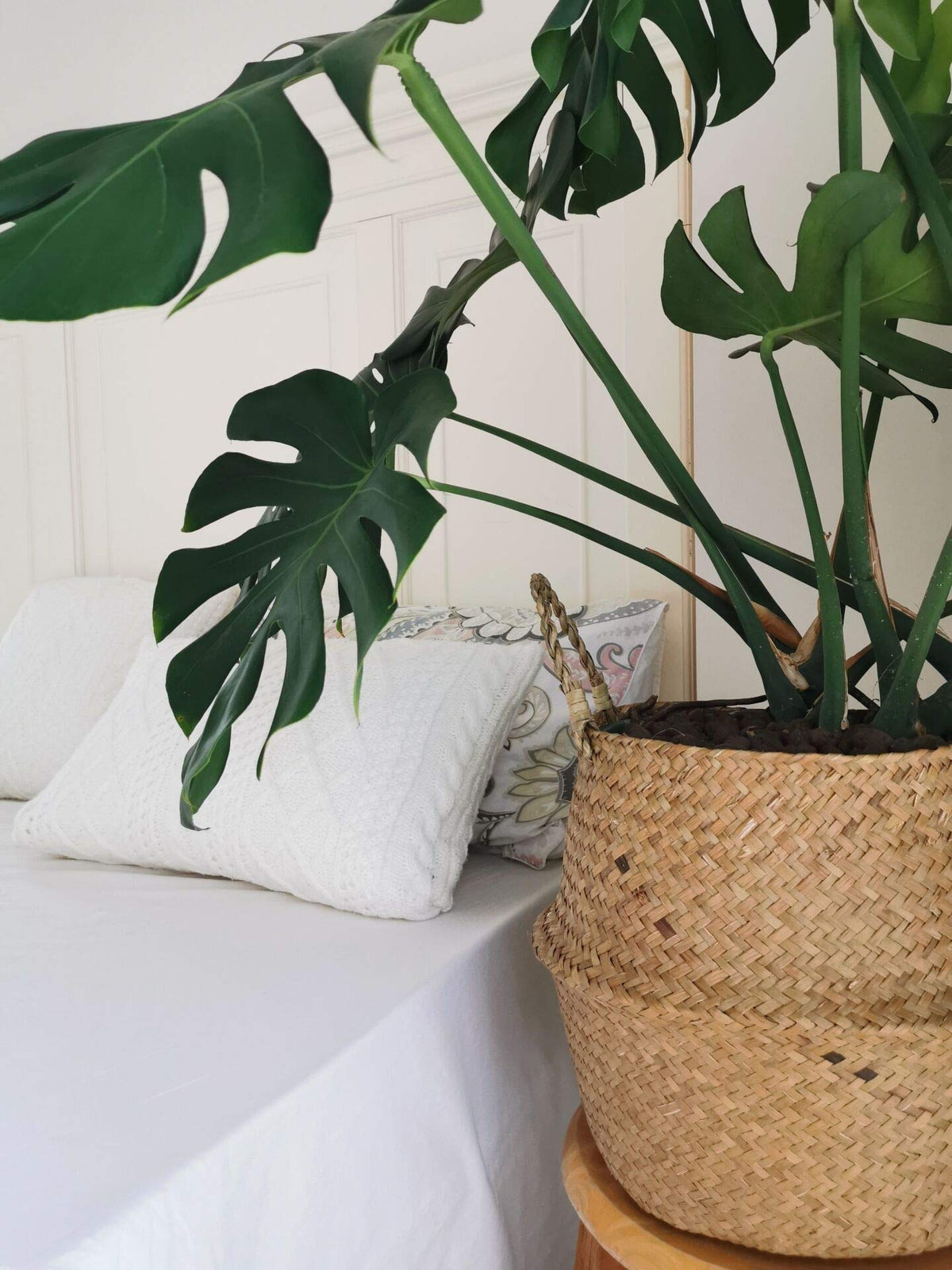 DOKOT basket placed in a living room adds warmth and texture