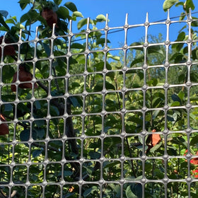 Pet-safe and easy-clean DOLEMODUO fence ideal for garden, poultry, or kids' play areas.