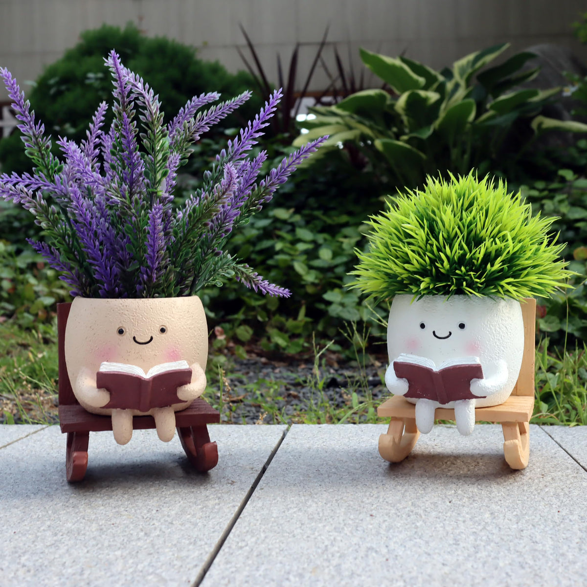 Close-up of the Dolkgy face planter in a shelf display for home offices.
