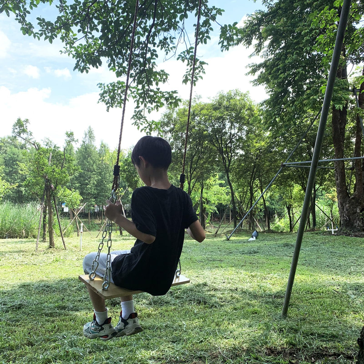 DONILIGA backyard setup enhances outdoor play and relaxation possibilities.