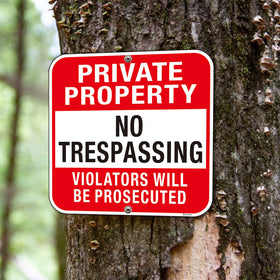 Doninex private-property no-trespassing sign night reflectivity enhances visibility after dusk.