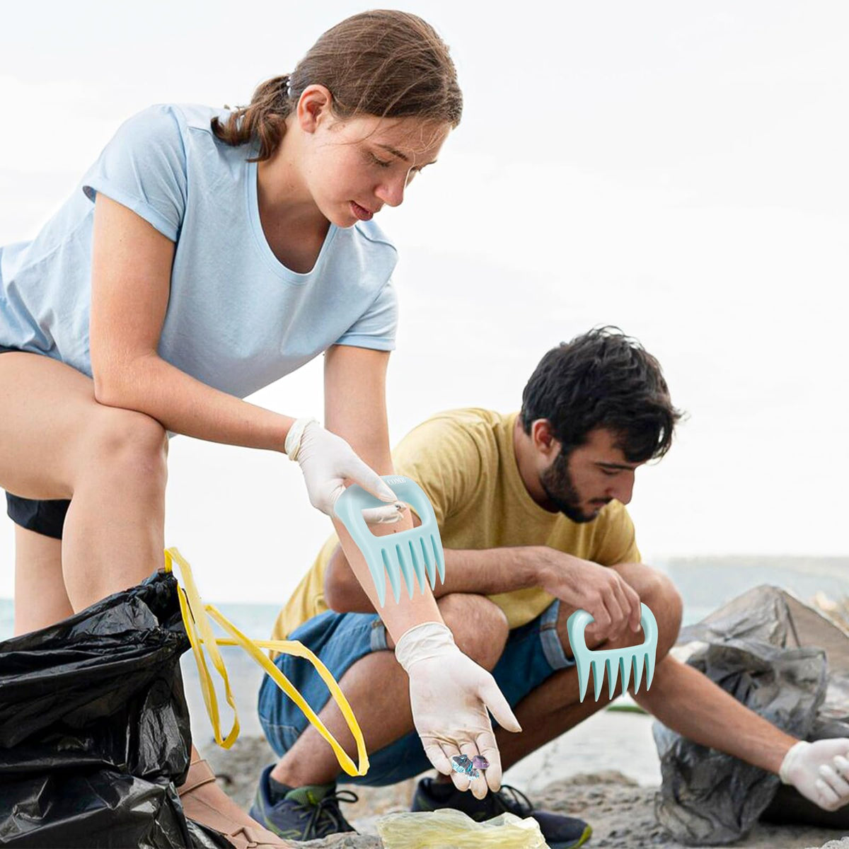 DOSTATNI shark tooth sifter protecting hands while digging for fossils