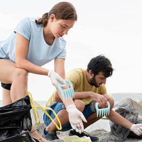 DOSTATNI shark tooth sifter protecting hands while digging for fossils