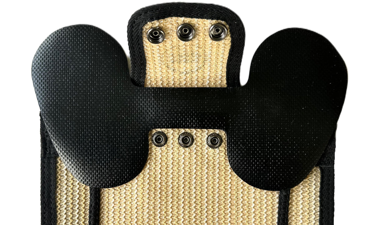 DOWN UNDER OUTDOORS adjustable straps and metal snaps ensure a reliable fit.