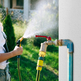 Dreyoo hex-head adapter provides grip for quick outdoor installation.