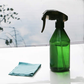 Driew precise fine mist nozzle delivers even coverage for delicate foliage