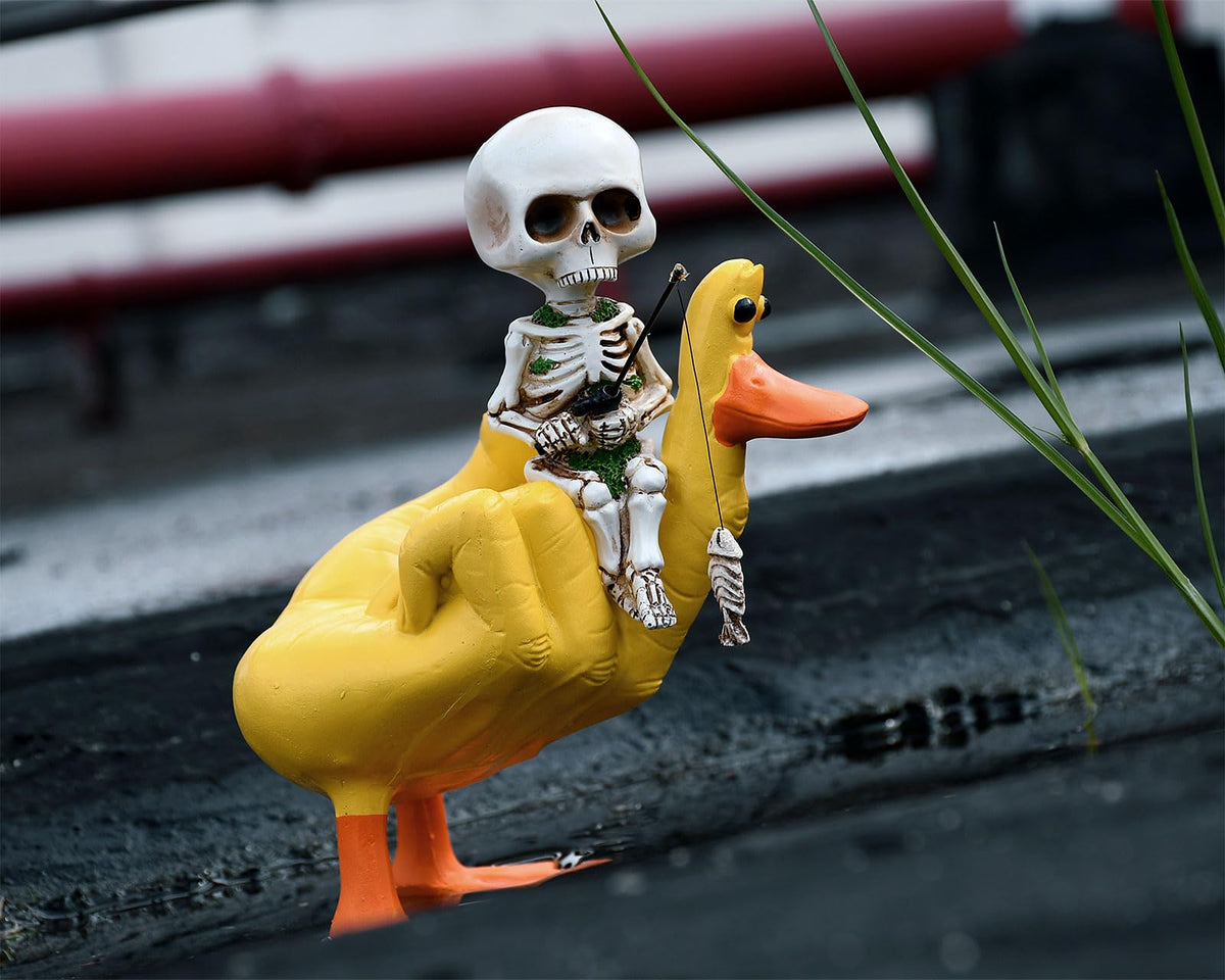 DS. DISTINCTIVE STYLE Halloween garden ornament with gothic flair