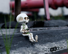 DS. DISTINCTIVE STYLE pond-edge skull decor near water feature