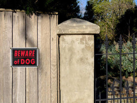 Dxyizus signs Easy mounting on wood or wire fences
