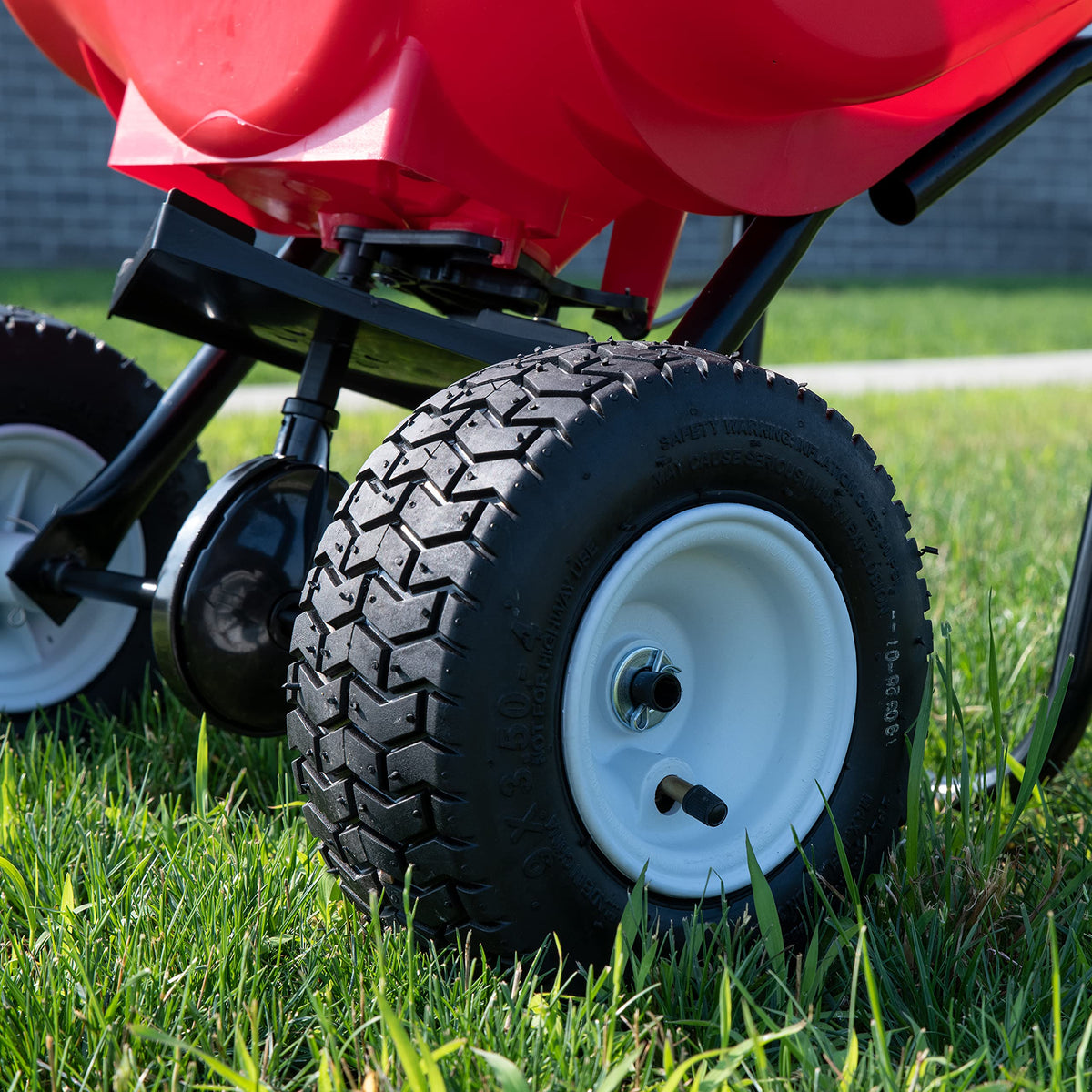 EarthWay 2050P fully enclosed gearbox protects internals and extends life