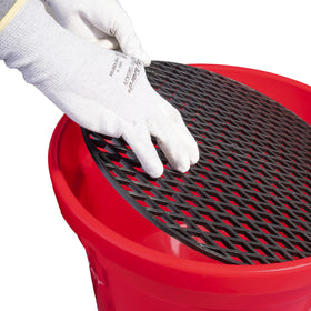 EarthWay 2150 side-spread control enabling uniform edges