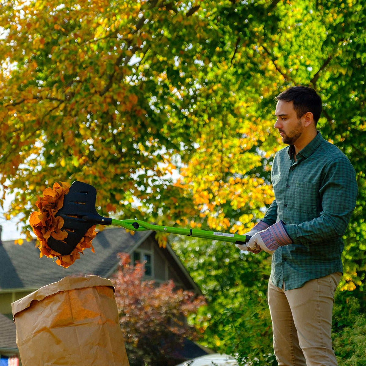 Earthwise Gator Grabber has a comfortable grip to reduce strain.