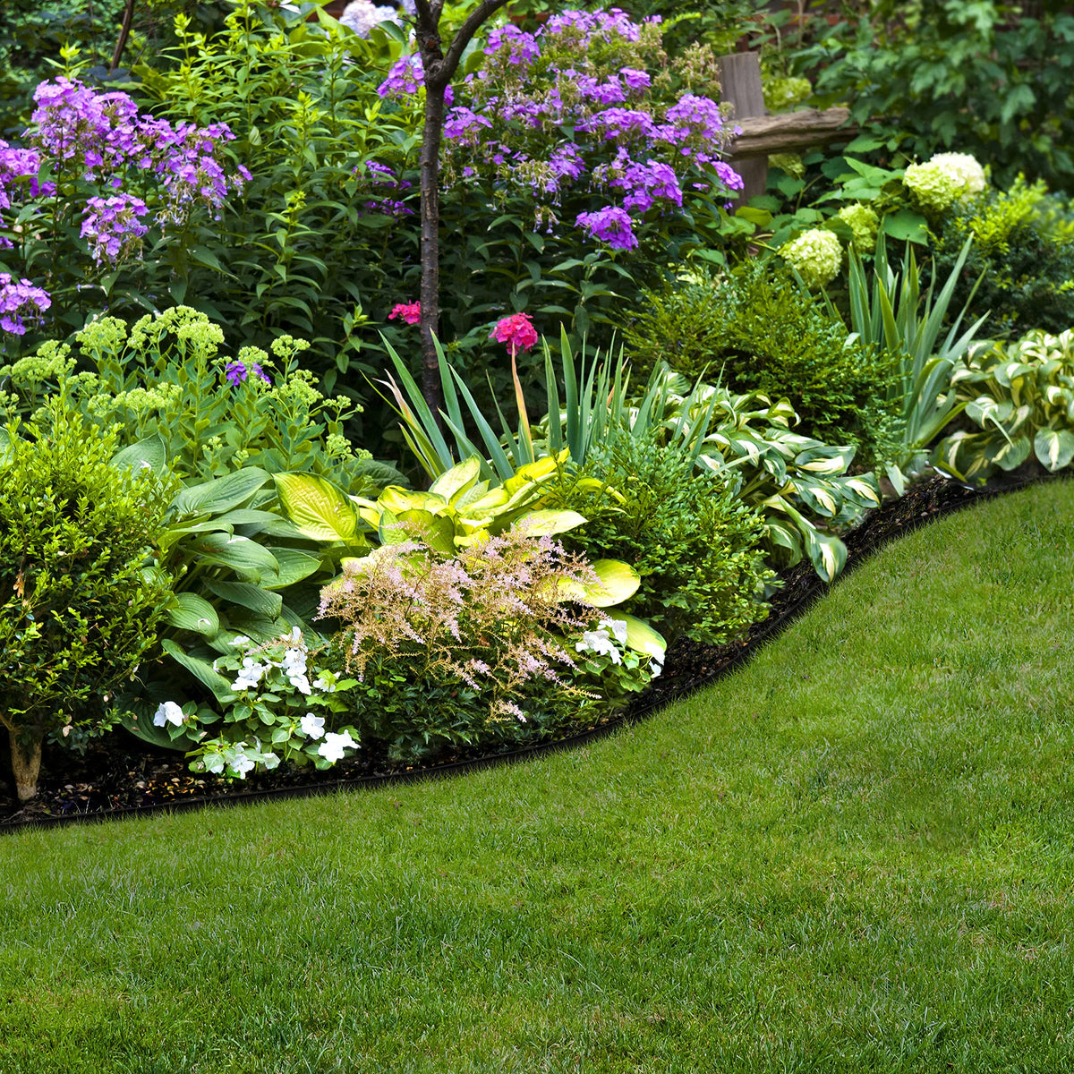 Edging installed along straight lawn edge with EasyFlex