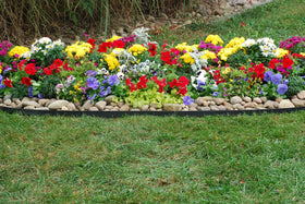 EasyFlex No-Dig kit with 24 spikes secures edging into the soil.