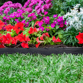 EasyFlex woodgrain-textured wall adds natural look to landscapes.