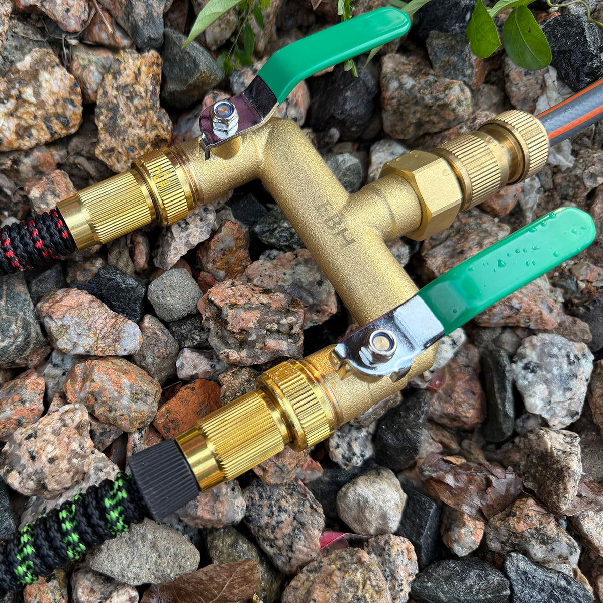 EBH 3/4-inch threaded connection compatible with most hoses and spigots.
