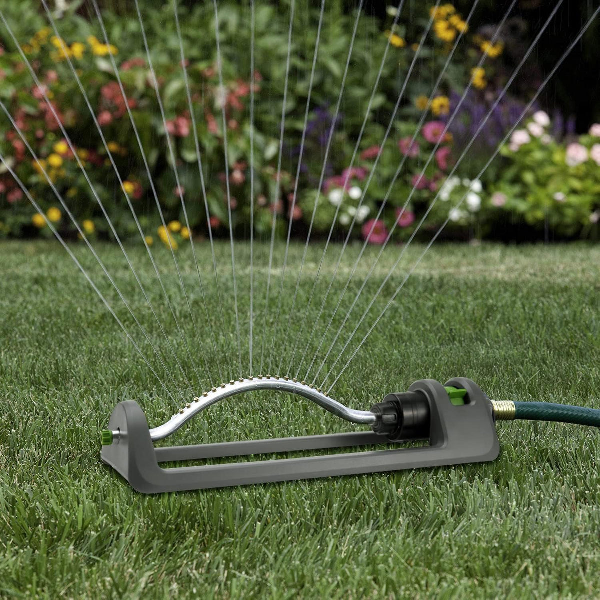 EC.TEAK lawn sprinkler with 18 brass nozzles delivers even yard coverage.