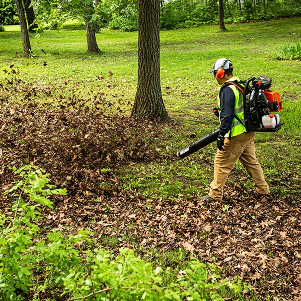 Echo PB-9010T outputs 1110 CFM for broad debris coverage